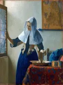 Vrouw met waterkan van Johannes Vermeer: figuren met vrouw, raam, waterkan en landkaart, in koel blauw en wit