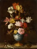 Wan-li vaas met bloemen van Balthasar van der Ast: bloemen met boeket, tulpen, rozen en vaas, in warm bruin met rood en wit