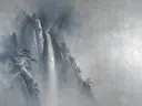 Waterval in de mist in verweerd zilver, mistig oosters landschap