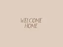 Schilderij met de tekst Welcome Home in bruine letters op beige achtergrond