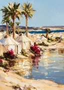 Tentenkamp bij een waterplas in een woestijnoase met palmbomen