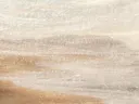Abstracte, korrelige afbeelding van zandduinen en een kustlijn in zachte pastelkleuren.