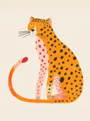 Schilderij van een zittende luipaard met stippen in oranje en roze tinten