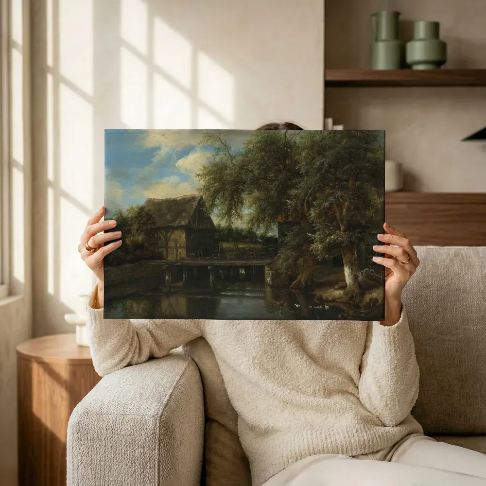 Sfeerimpressie: A Water Mill van Jacob van Ruisdael terwijl het omhoog wordt gehouden