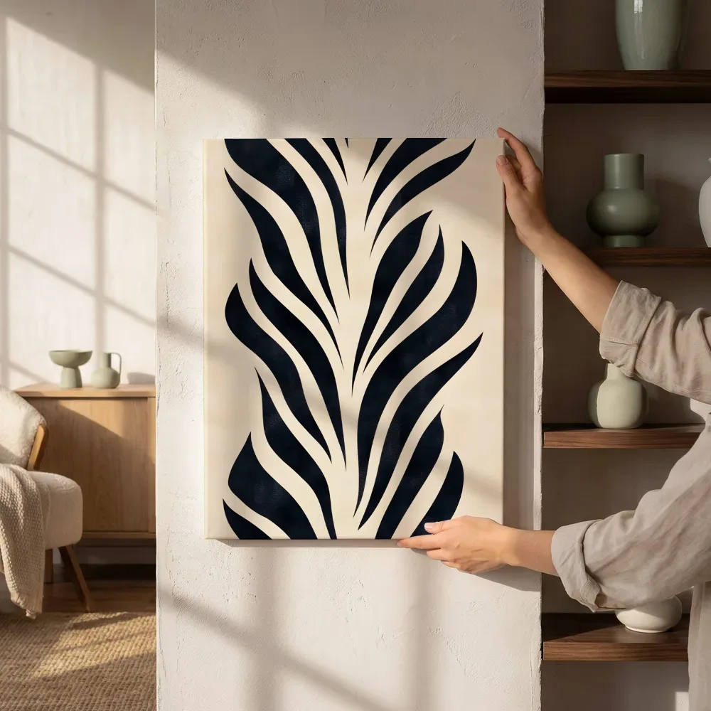 Sfeerimpressie: Abstract bladpatroon naast de kast