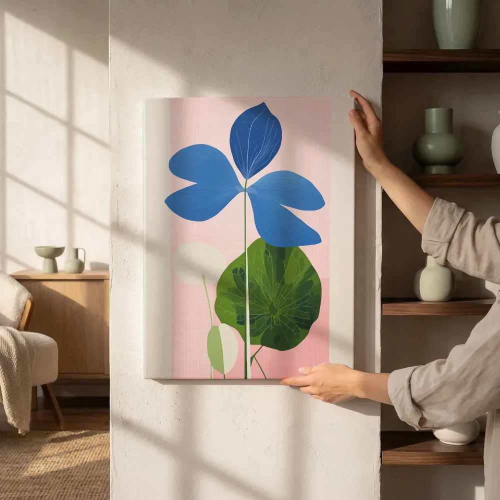 Sfeerimpressie: Abstracte blauwe lotusbloem naast de kast