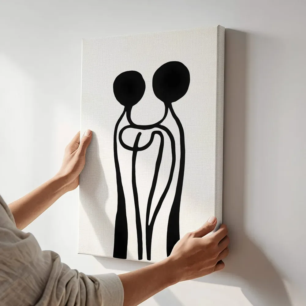 Sfeerimpressie: Abstract lijnenpaar terwijl het aan de muur wordt gehangen