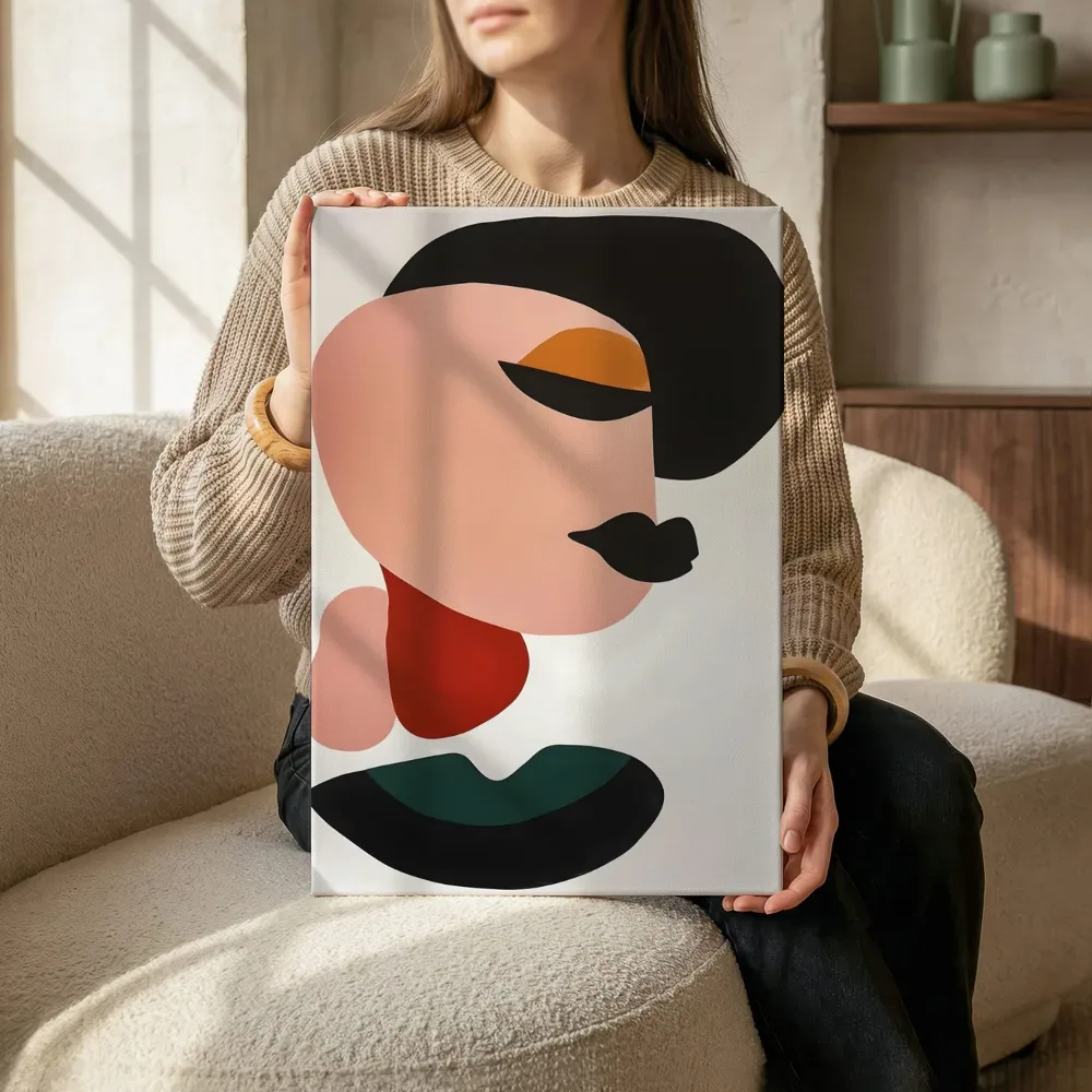 Sfeerimpressie: Abstract portret in zwart en perzik terwijl het zittend wordt getoond