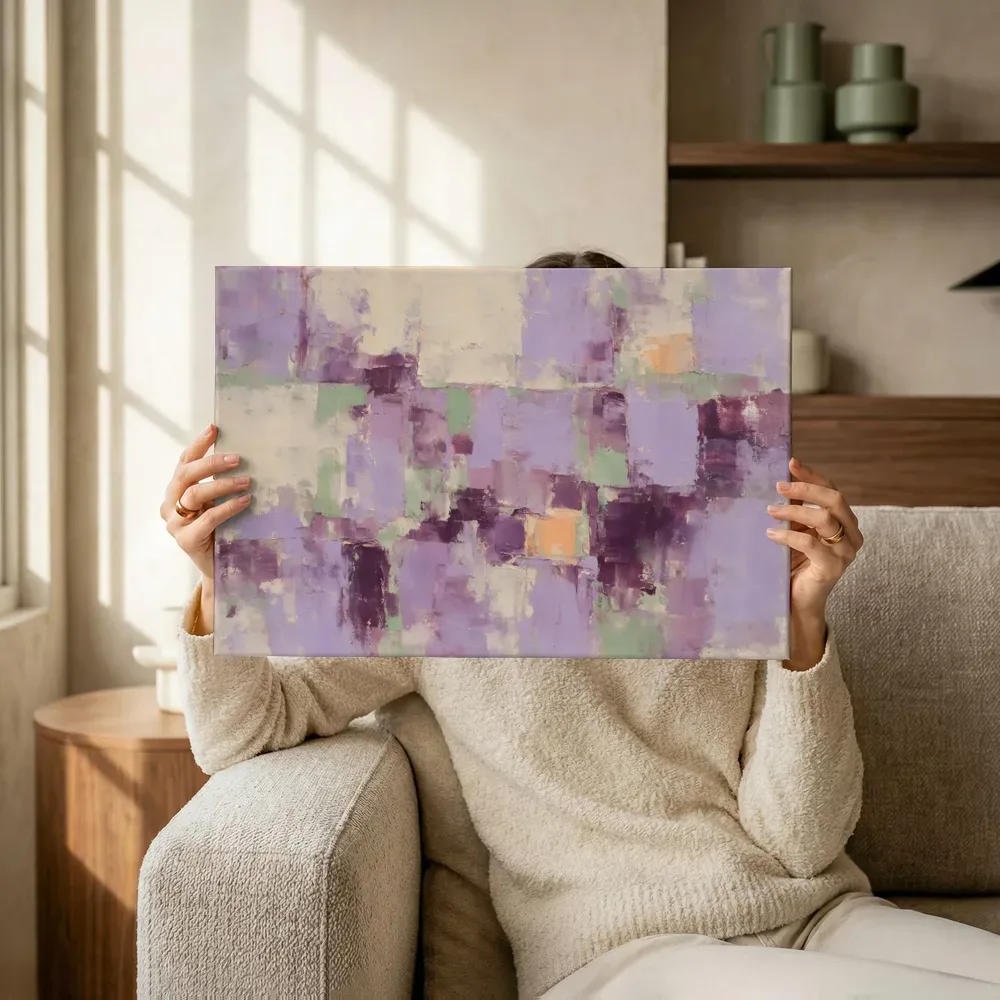 Sfeerimpressie: Abstracte compositie in dunne laagjes, lila terwijl het omhoog wordt gehouden