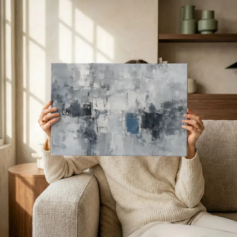 Sfeerimpressie: Abstracte compositie in dunne laagjes, zilver terwijl het omhoog wordt gehouden