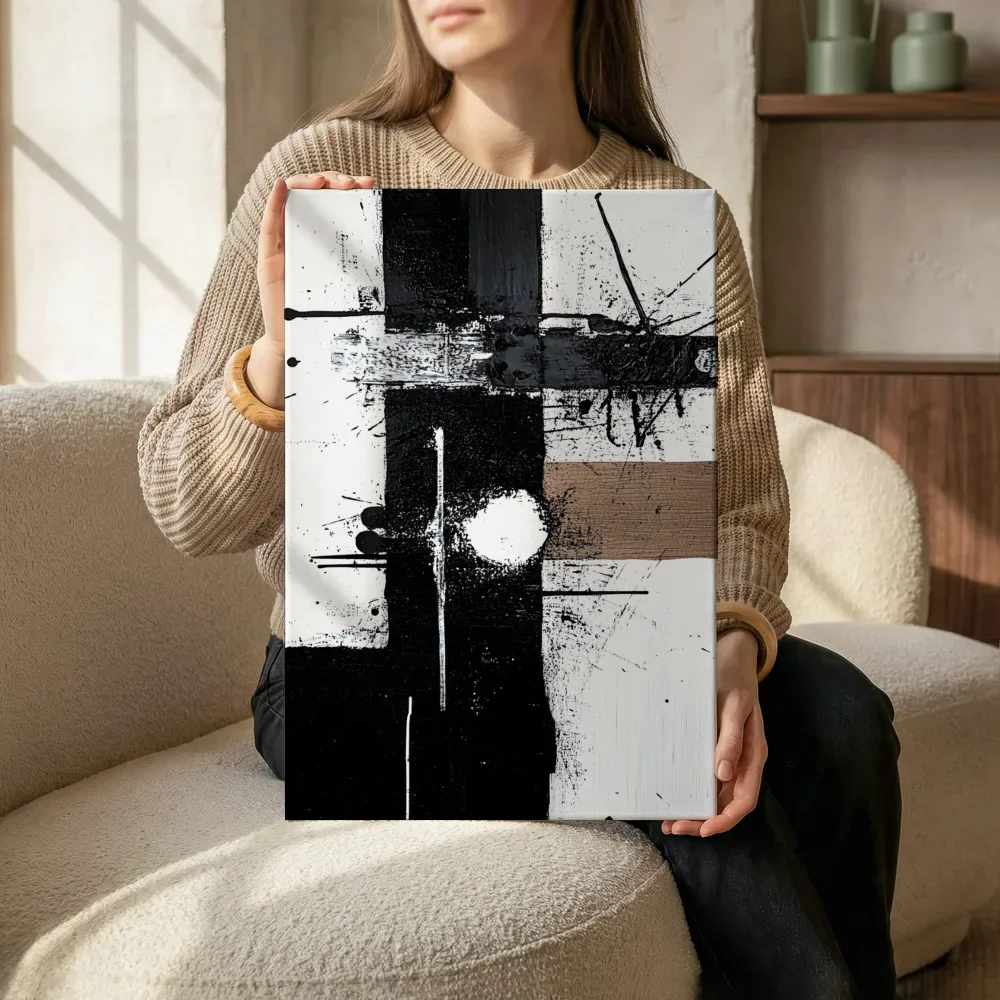 Sfeerimpressie: Abstracte compositie in zwart-wit terwijl het zittend wordt getoond