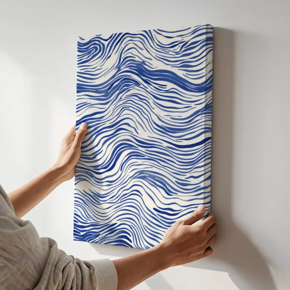 Sfeerimpressie: Blauwe vingerafdruk golven terwijl het aan de muur wordt gehangen