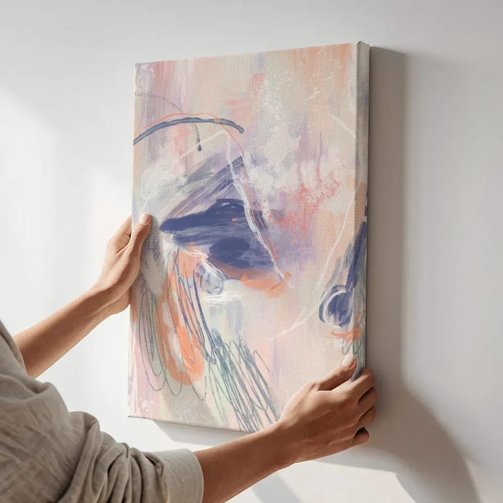 Sfeerimpressie: Abstracte vegen in pastel terwijl het zittend wordt getoond