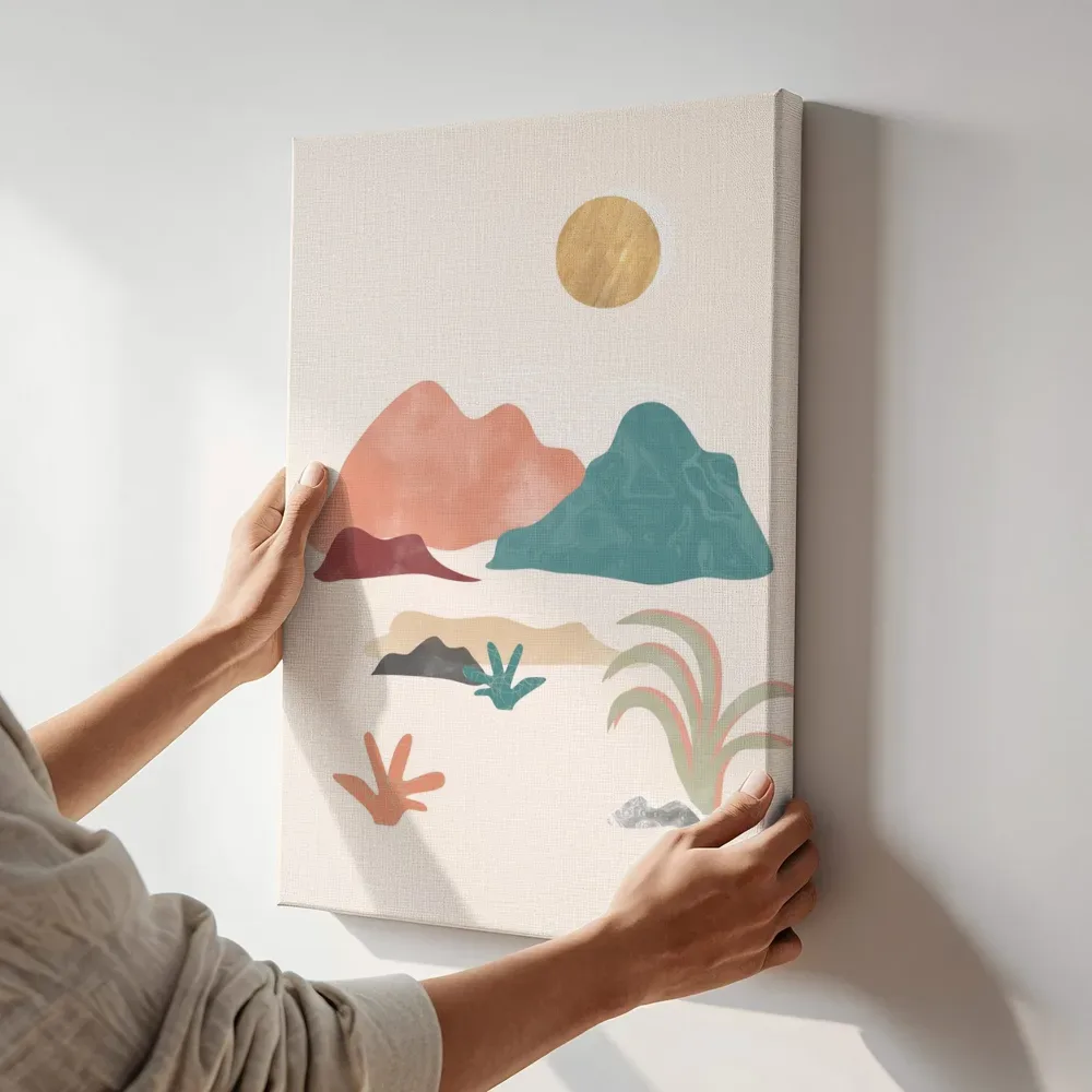 Sfeerimpressie: Abstracte woestijnbergen met gouden zon terwijl het aan de muur wordt gehangen