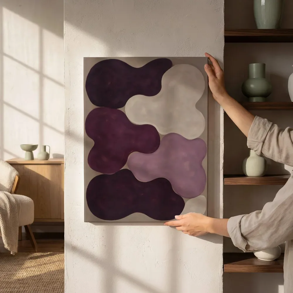 Sfeerimpressie: Amoebevlekken Organic Geometry in aubergine 3 naast de kast