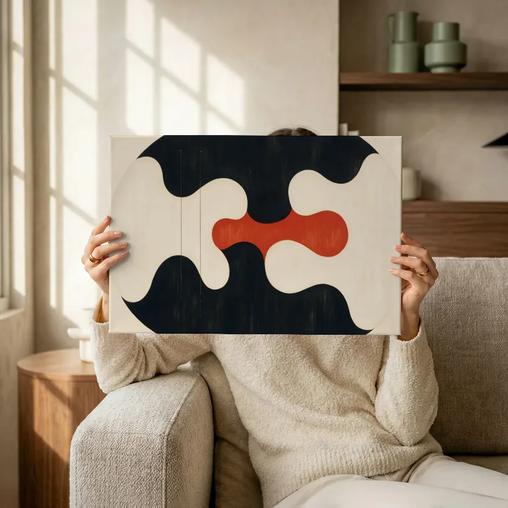 Sfeerimpressie: Amoebevlekken Organic Geometry in inktzwart 2 terwijl het omhoog wordt gehouden