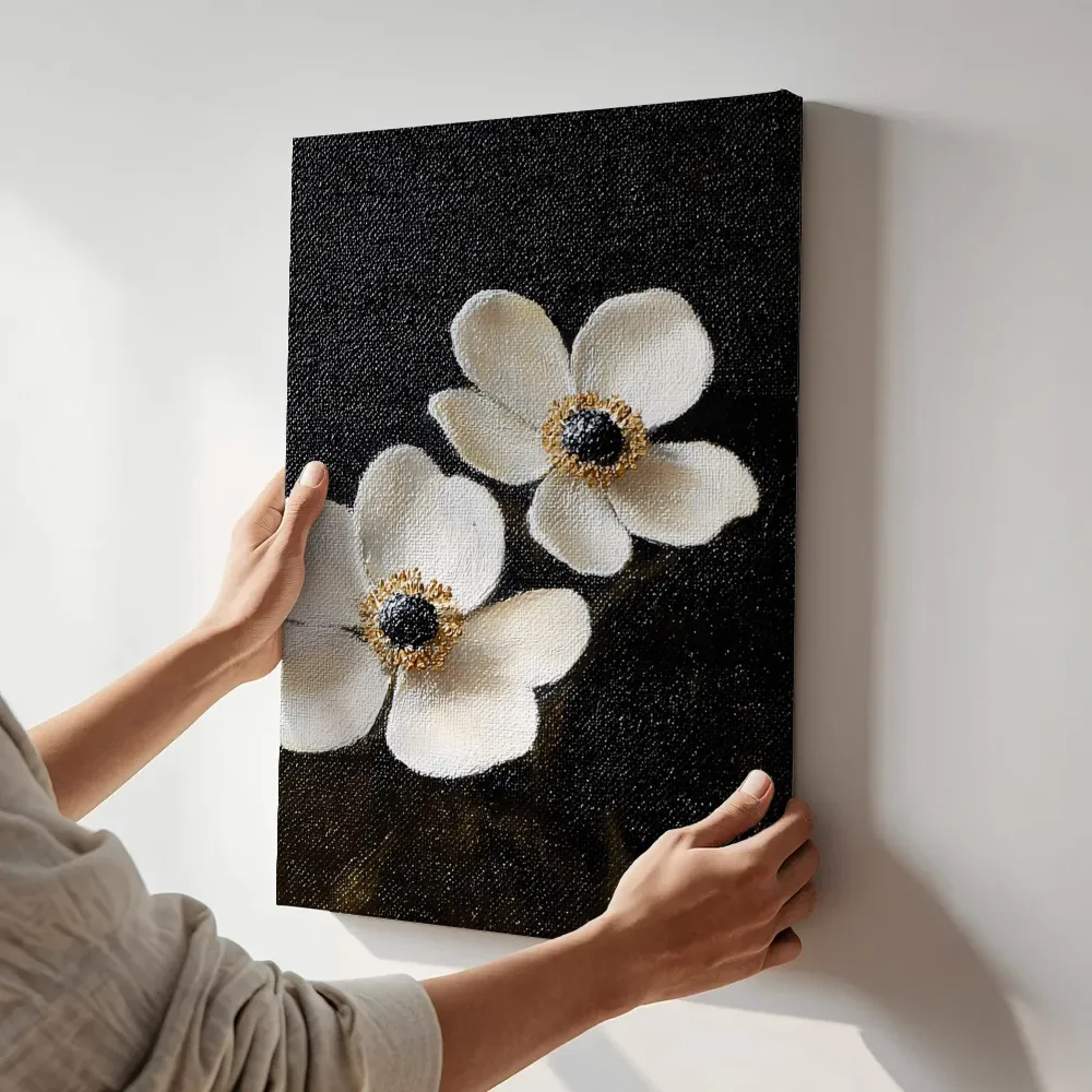 Sfeerimpressie: Anemonen in de nacht terwijl het aan de muur wordt gehangen