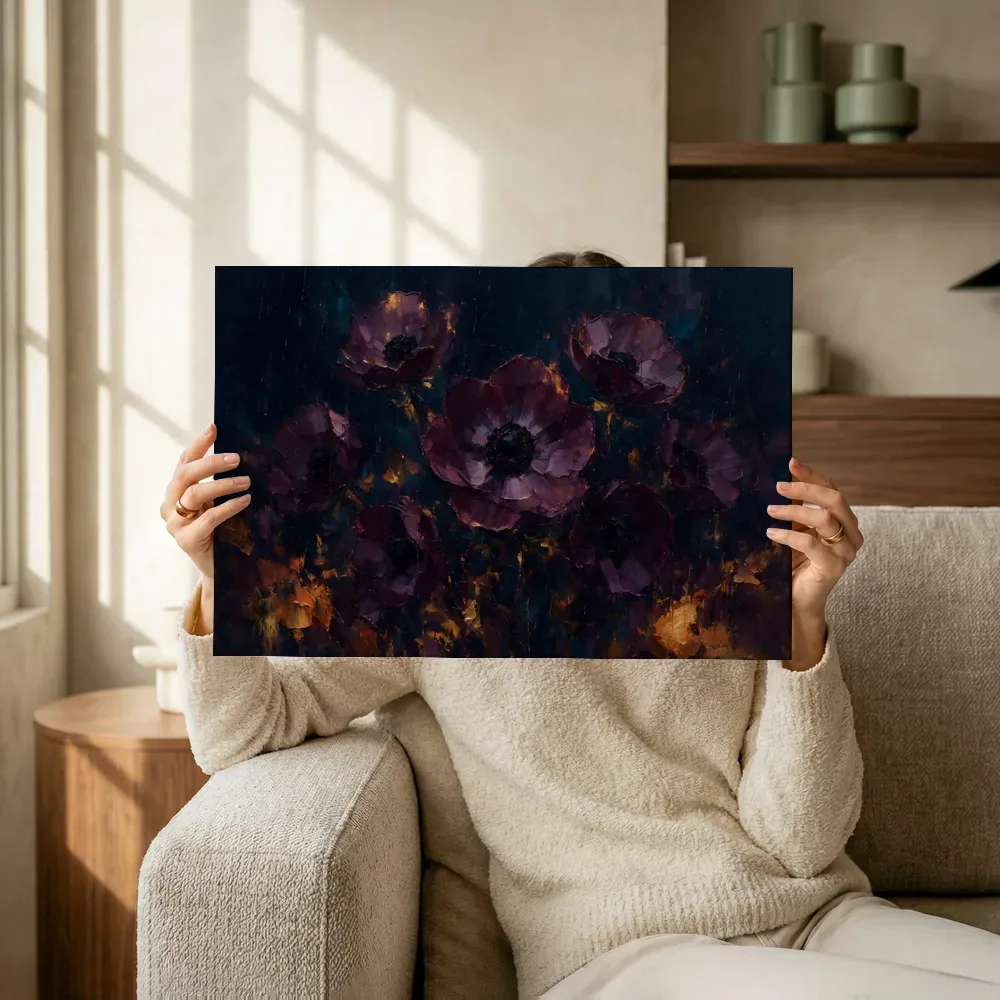 Sfeerimpressie: Anemoon in groepjes in aubergine terwijl het omhoog wordt gehouden