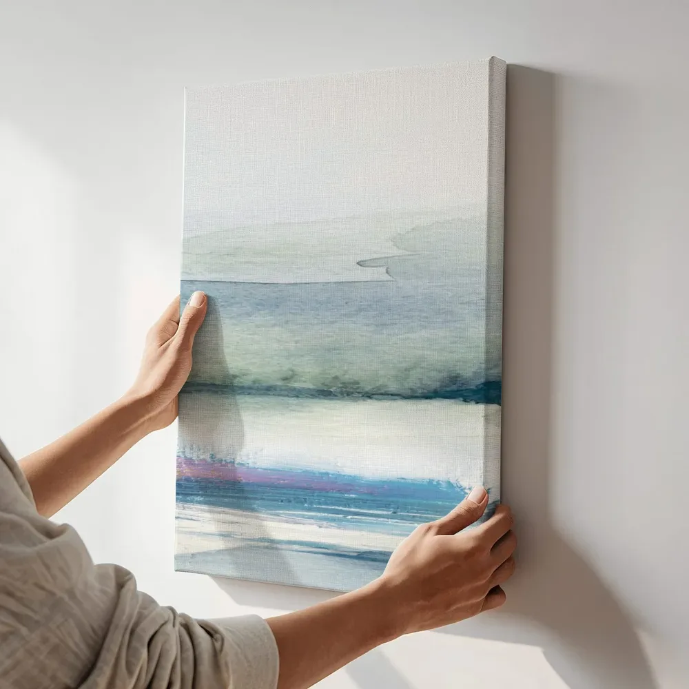 Sfeerimpressie: Aquarel horizon met paars-roze accent terwijl het aan de muur wordt gehangen