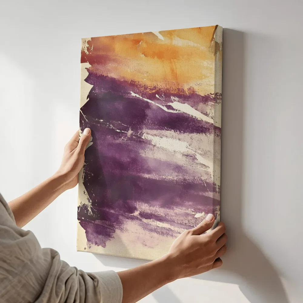Sfeerimpressie: Aquarel zonsondergang in paars en oranje terwijl het aan de muur wordt gehangen