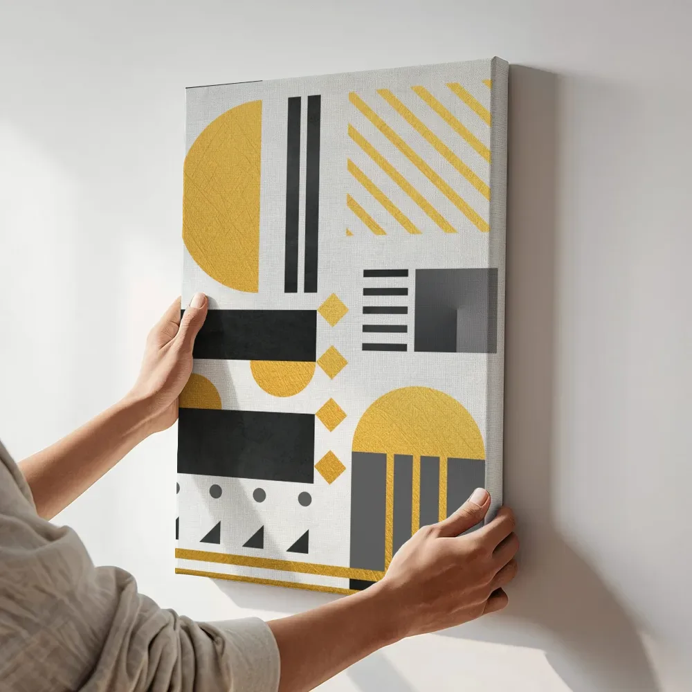 Sfeerimpressie: Art deco streepmozaïek terwijl het aan de muur wordt gehangen