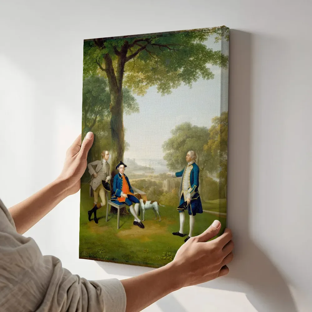 Sfeerimpressie: Arthur Holdsworth in gesprek met Thomas Taylor en kapitein Stancombe aan de rivier de Dart van Arthur Devis terwijl het aan de muur wordt gehangen