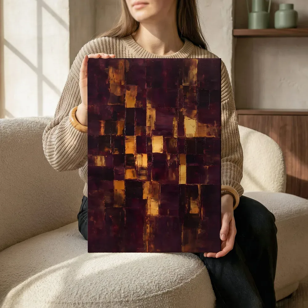 Sfeerimpressie: Aubergine en amber in een los raster terwijl het zittend wordt getoond