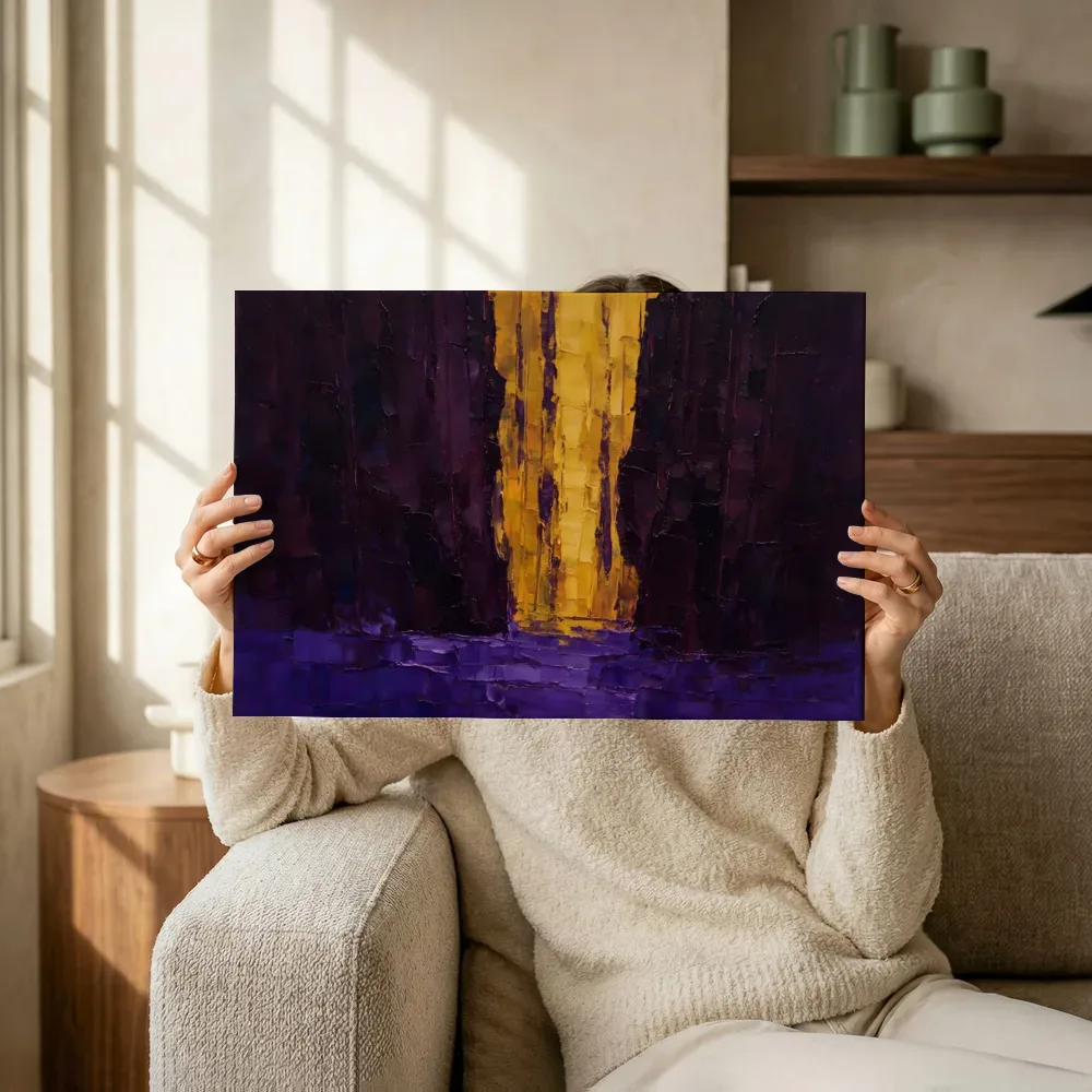 Sfeerimpressie: Aubergine en kurkuma met lichtspleet terwijl het omhoog wordt gehouden