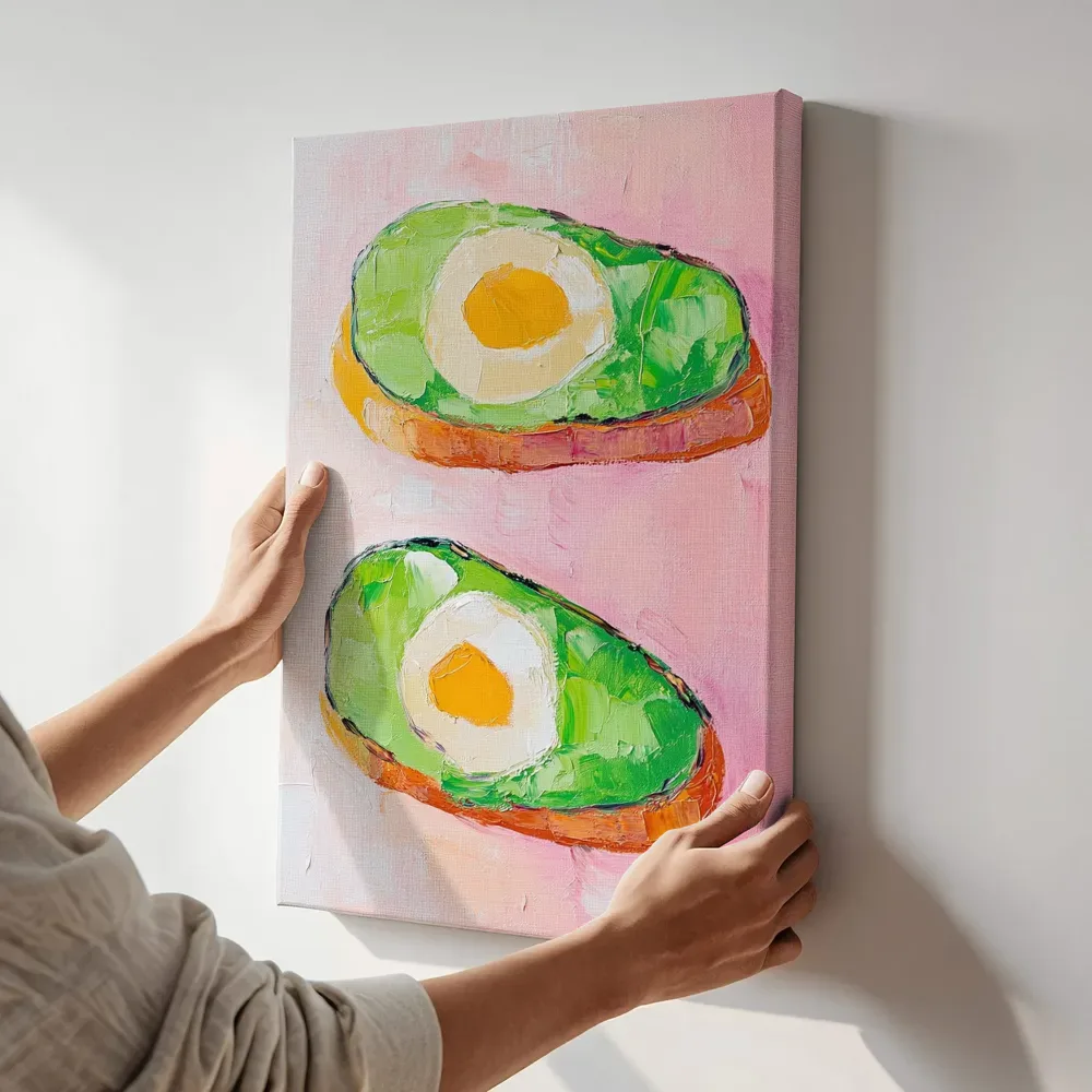 Sfeerimpressie: Avocado toast met gepocheerd ei terwijl het aan de muur wordt gehangen