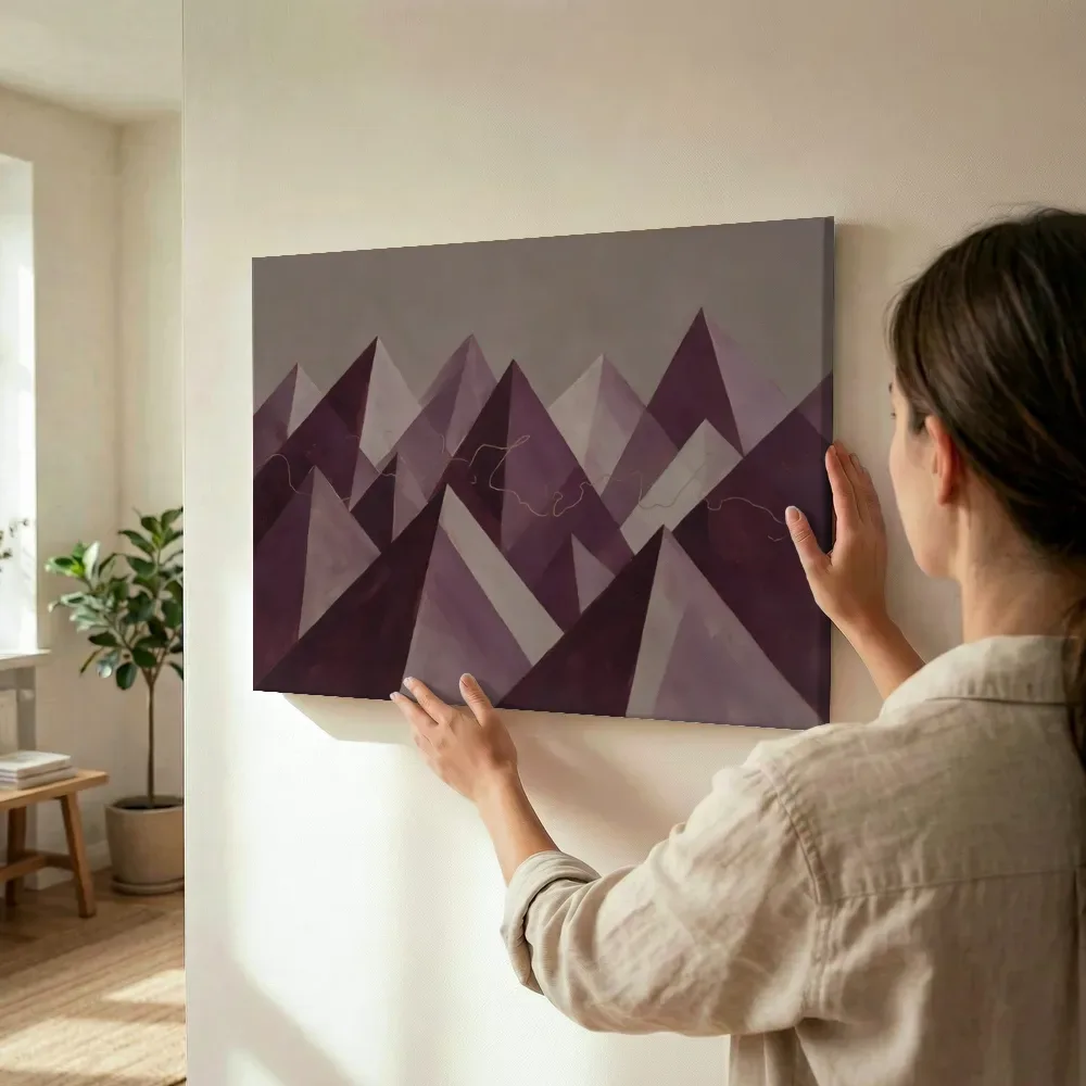 Sfeerimpressie: Berglandschap Modern Bauhaus in aubergine 3 terwijl het wordt opgehangen