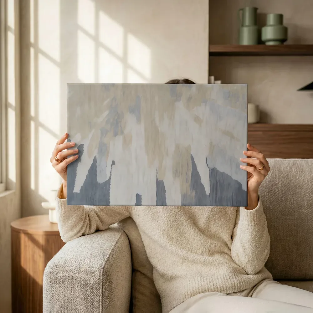 Sfeerimpressie: Bergpiek silhouet in beige en goud terwijl het omhoog wordt gehouden