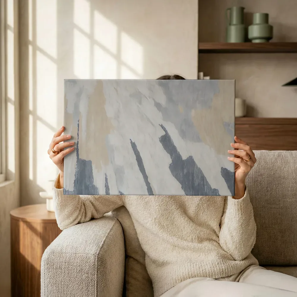 Sfeerimpressie: Bergpiek silhouet in goud en beige terwijl het omhoog wordt gehouden
