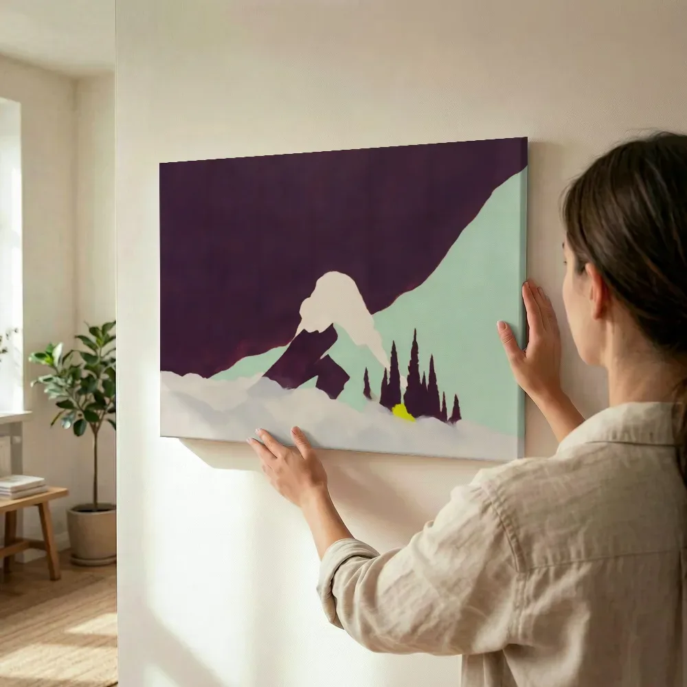 Sfeerimpressie: Besneeuwde bergtop in aubergine en mint terwijl het wordt opgehangen