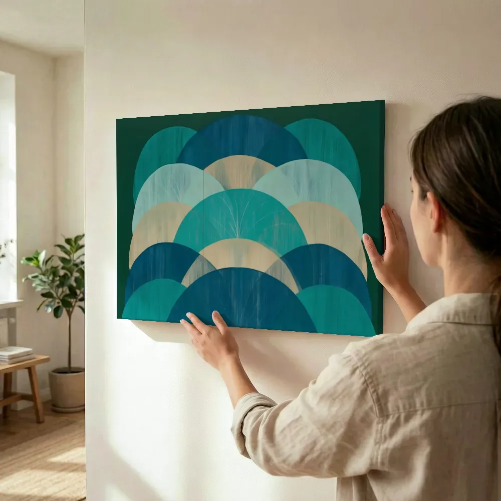 Sfeerimpressie: Bladpatroon Textured Minimalism in zeeblauw terwijl het wordt opgehangen