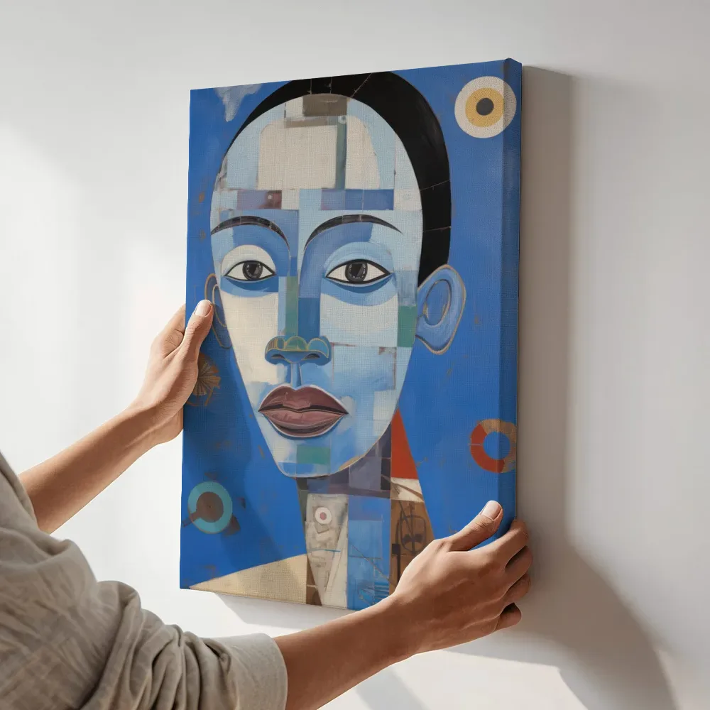 Sfeerimpressie: Blauw cubistisch gezicht terwijl het aan de muur wordt gehangen