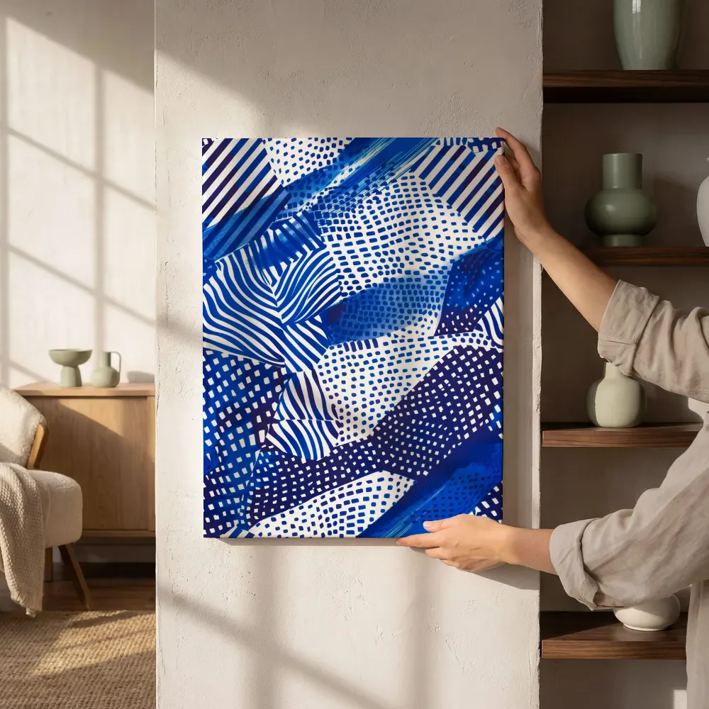 Sfeerimpressie: Blauw grafisch patroon naast de kast