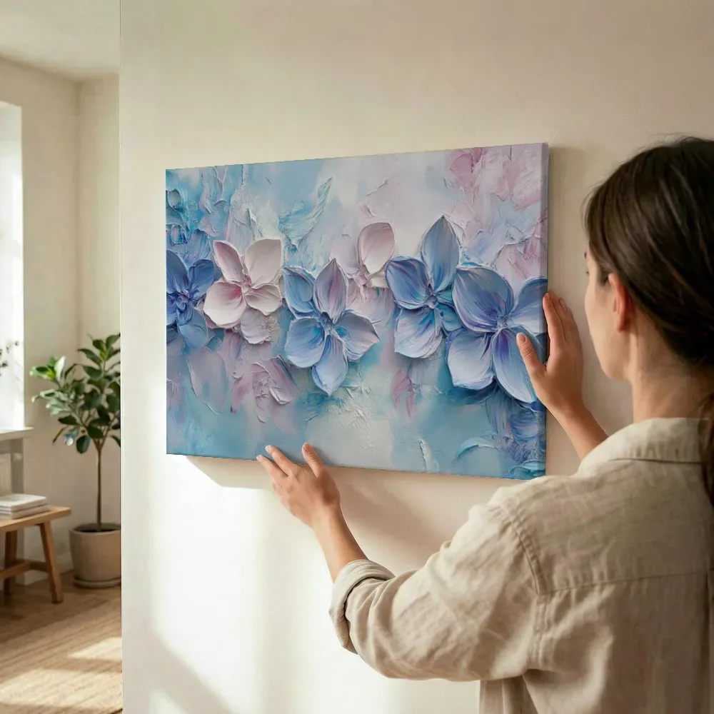 Sfeerimpressie: Blauwe hibiscus terwijl het wordt opgehangen