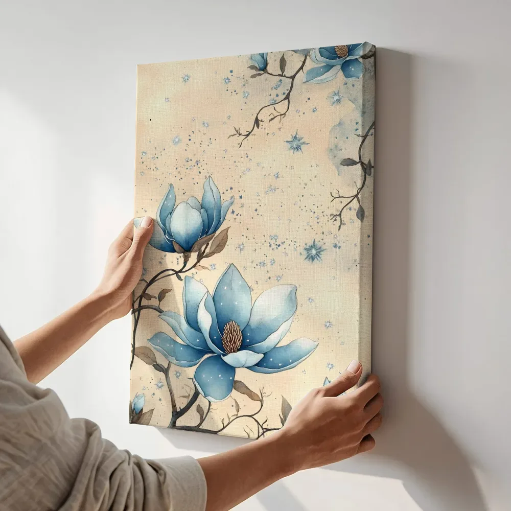 Sfeerimpressie: Blauwe magnolia bloesems met sterren terwijl het aan de muur wordt gehangen