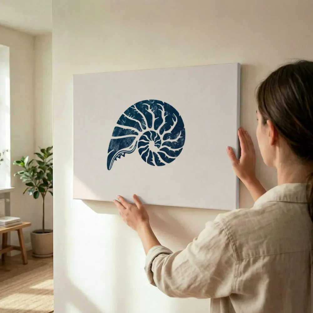 Sfeerimpressie: Blauwe nautilusschelp terwijl het wordt opgehangen