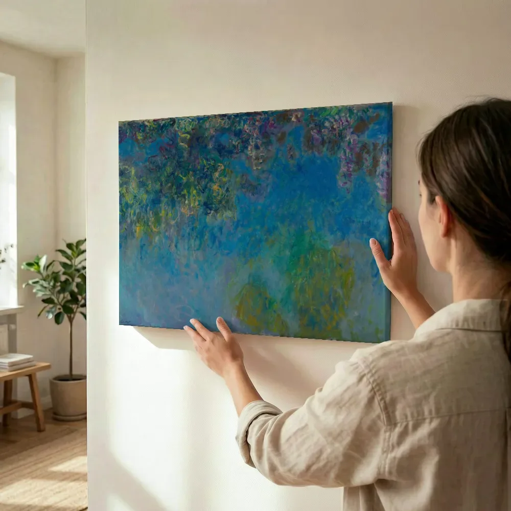 Sfeerimpressie: Blauwe regen van Claude Monet terwijl het wordt opgehangen