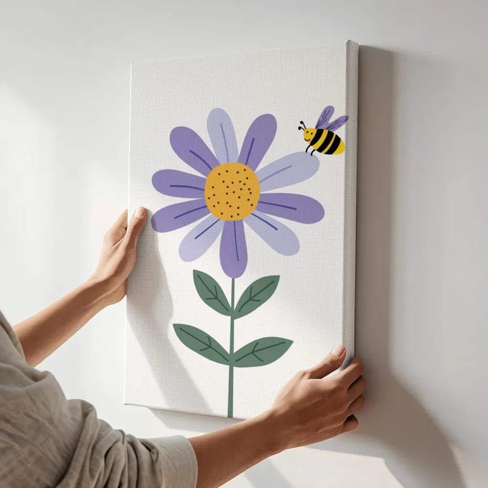 Sfeerimpressie: Bloem met bijtje terwijl het aan de muur wordt gehangen