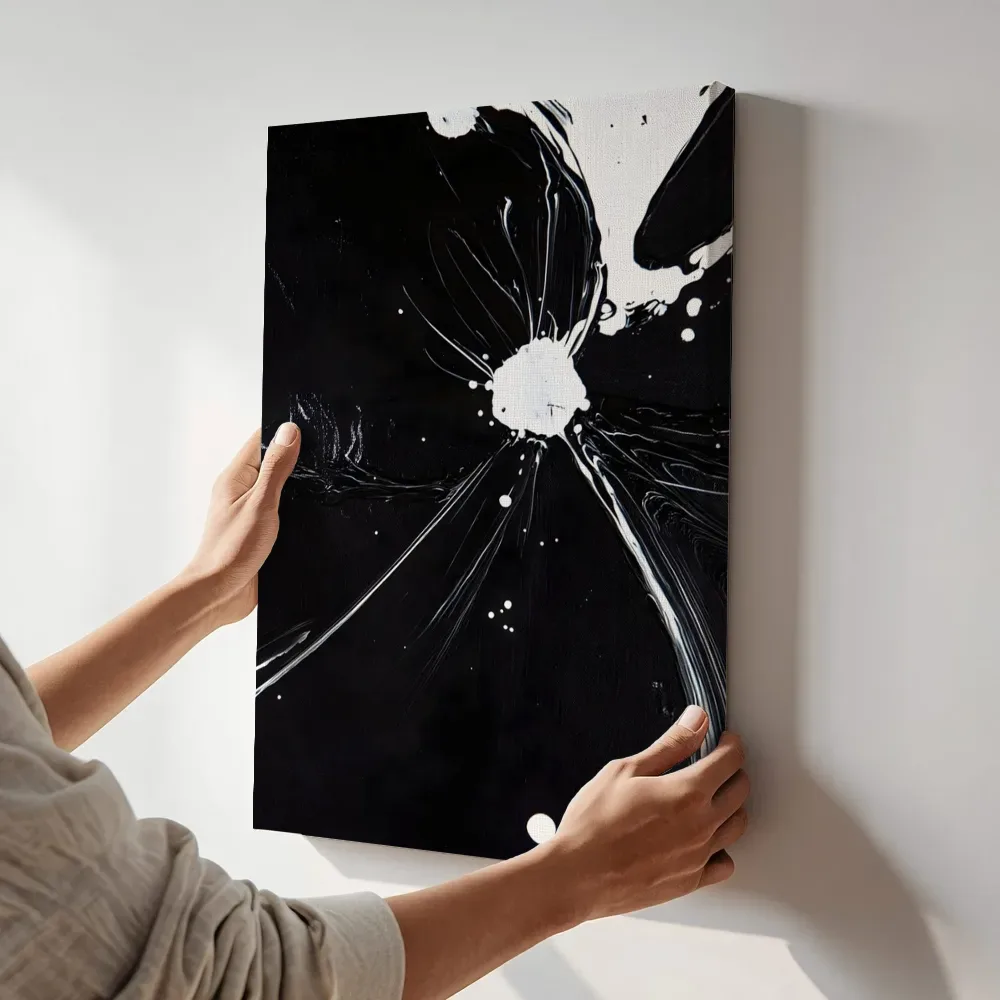 Sfeerimpressie: Bloem van licht terwijl het aan de muur wordt gehangen