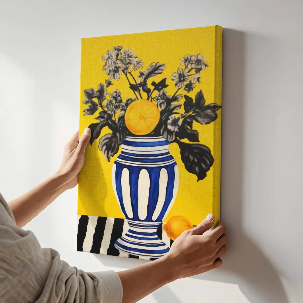 Sfeerimpressie: Bloemen met citrus terwijl het aan de muur wordt gehangen