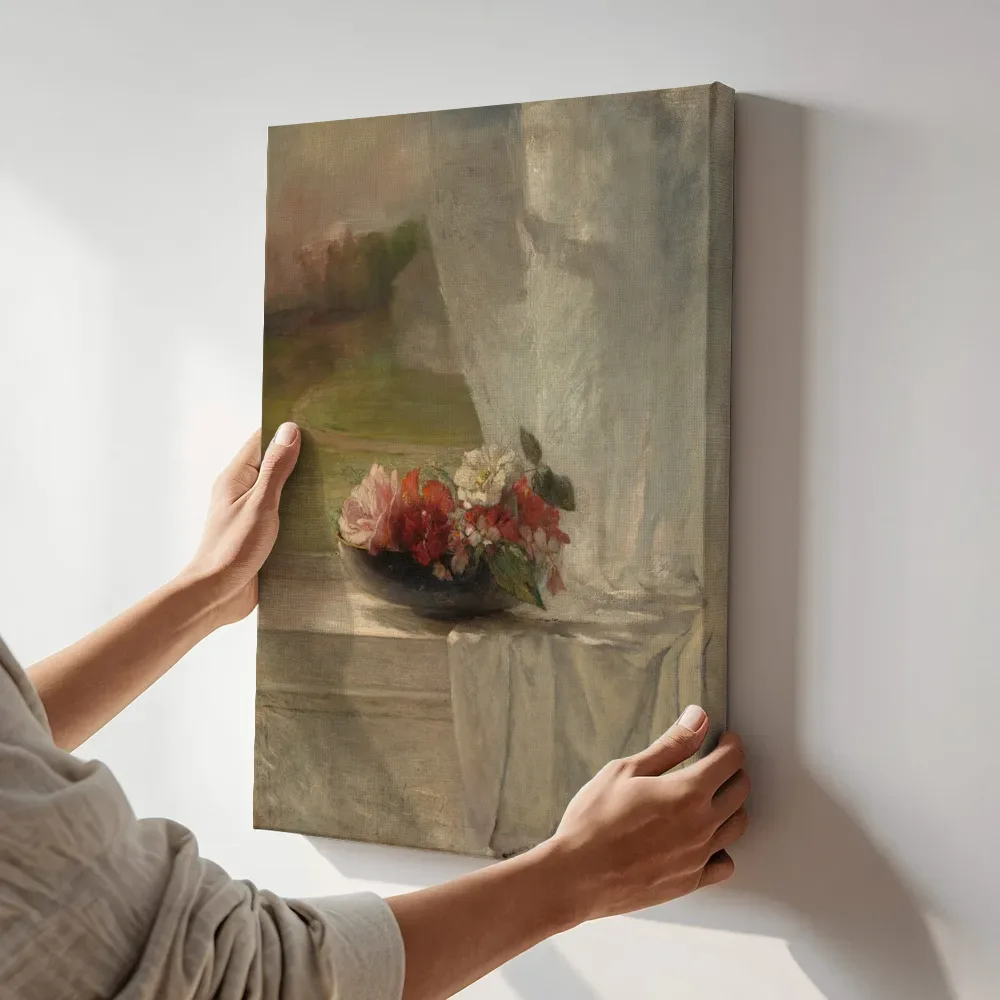 Sfeerimpressie: Bloemen op een vensterbank van John La Farge terwijl het aan de muur wordt gehangen