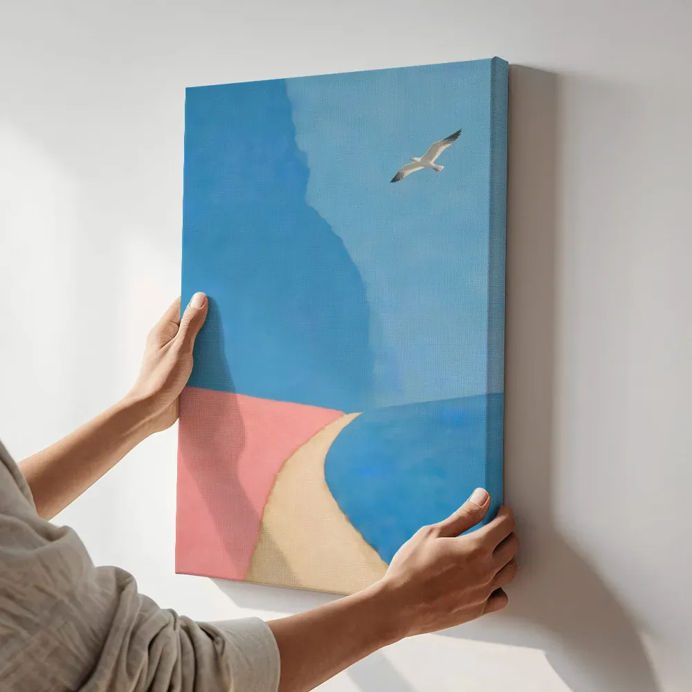 Sfeerimpressie: Abstract kustlandschap met pad in hemelsblauw en zalm terwijl het aan de muur wordt gehangen