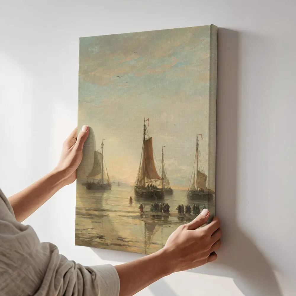 Sfeerimpressie: Scheveningse bomschuiten voor anker van Hendrik Willem Mesdag terwijl het aan de muur wordt gehangen