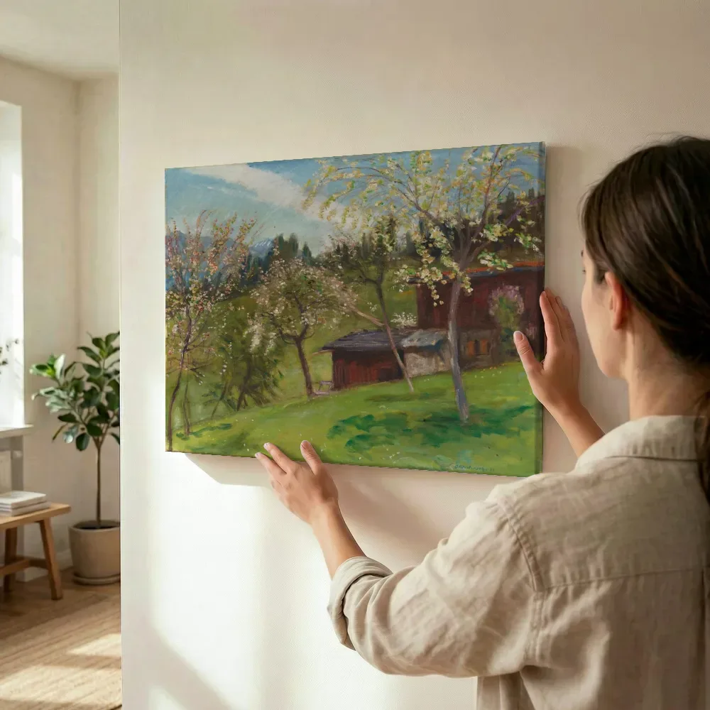 Sfeerimpressie: Bloesembomen achter mevrouw Windisch met ons huis van Otto Modersohn terwijl het wordt opgehangen