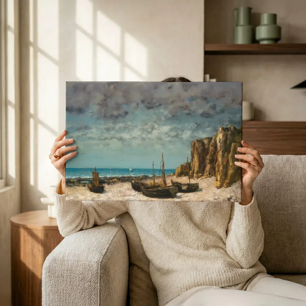 Sfeerimpressie: Boten op het strand, Étretat van Gustave Courbet terwijl het omhoog wordt gehouden