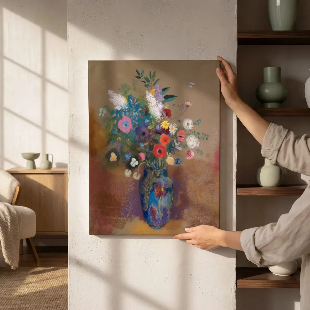Sfeerimpressie: Boeket bloemen van Odilon Redon naast de kast