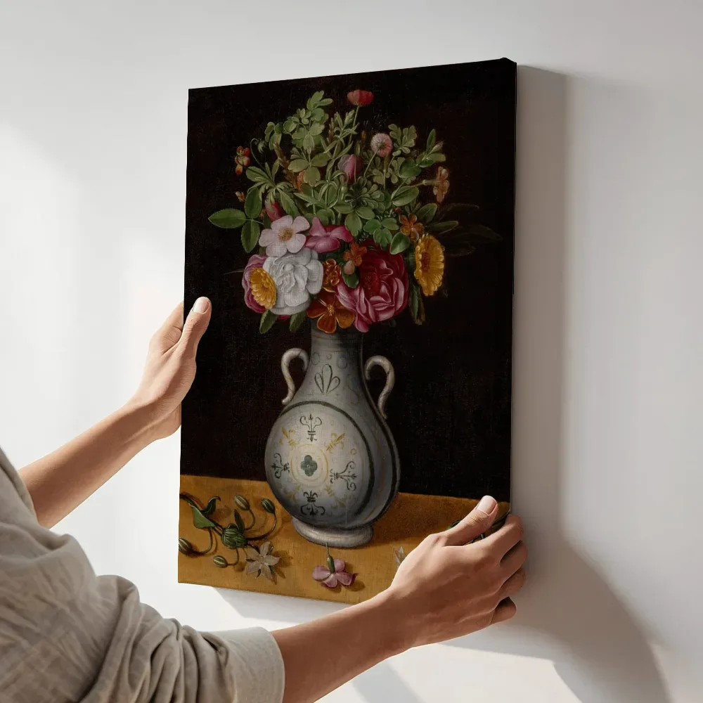 Sfeerimpressie: Boeket in een vaas met twee oren van Ludger Tom Ring the Younger terwijl het aan de muur wordt gehangen